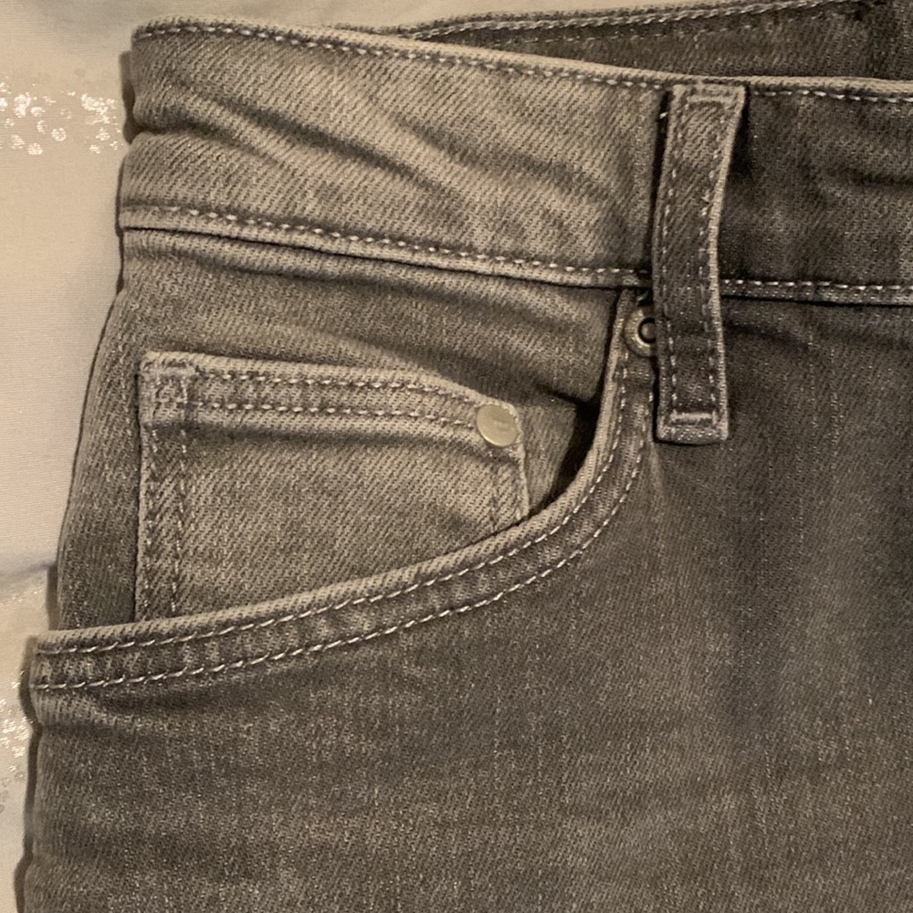 NWOT H&M dark grey jeans shorts - Picture 4 of 7